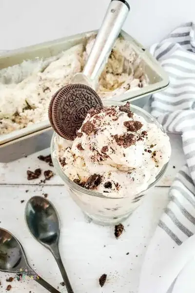 Wendy's Frosty Menu 2026 (Flavors, Prices, Best Picks) 9 Frosty Fusions - Oreo Frosty 2026
